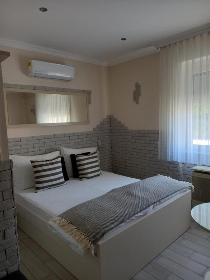Viola Vendeghaz Bed & Breakfast Pápa Exterior foto